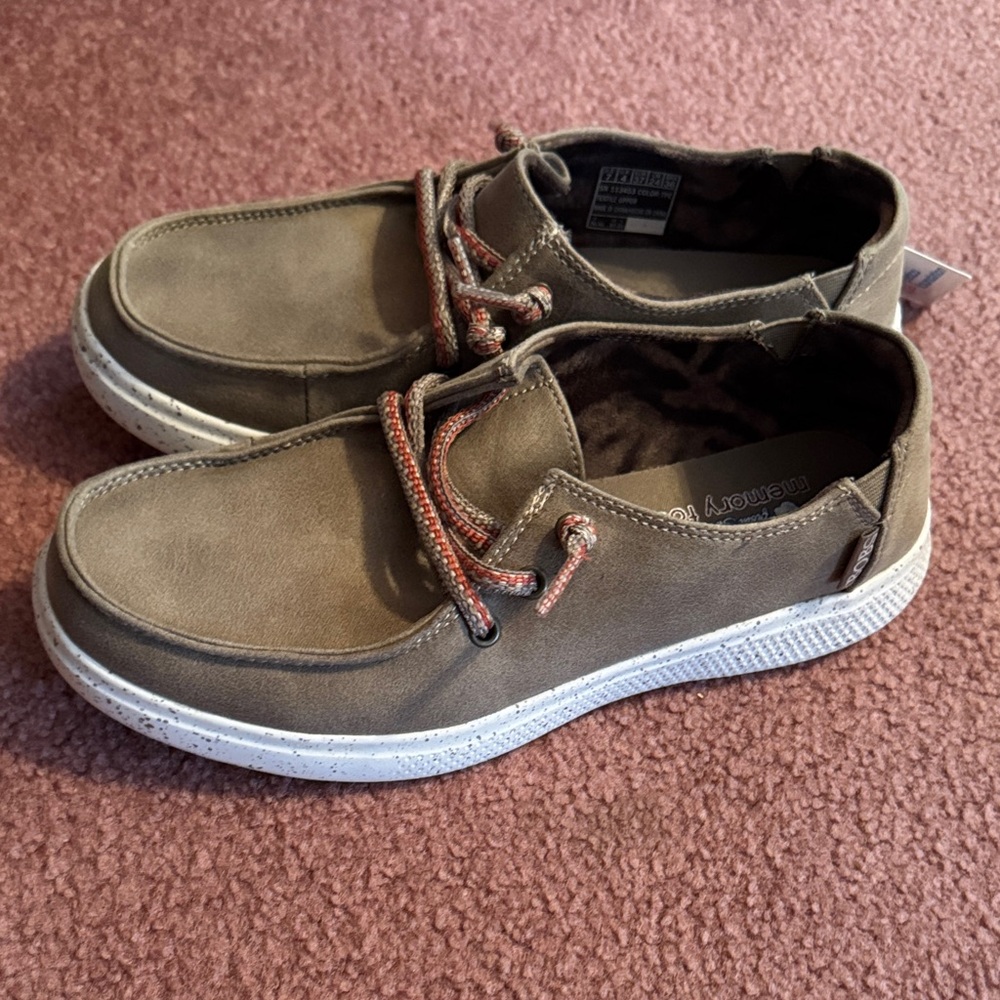 Skechers Tan Boat Shoes for women. (Like heydudes)
